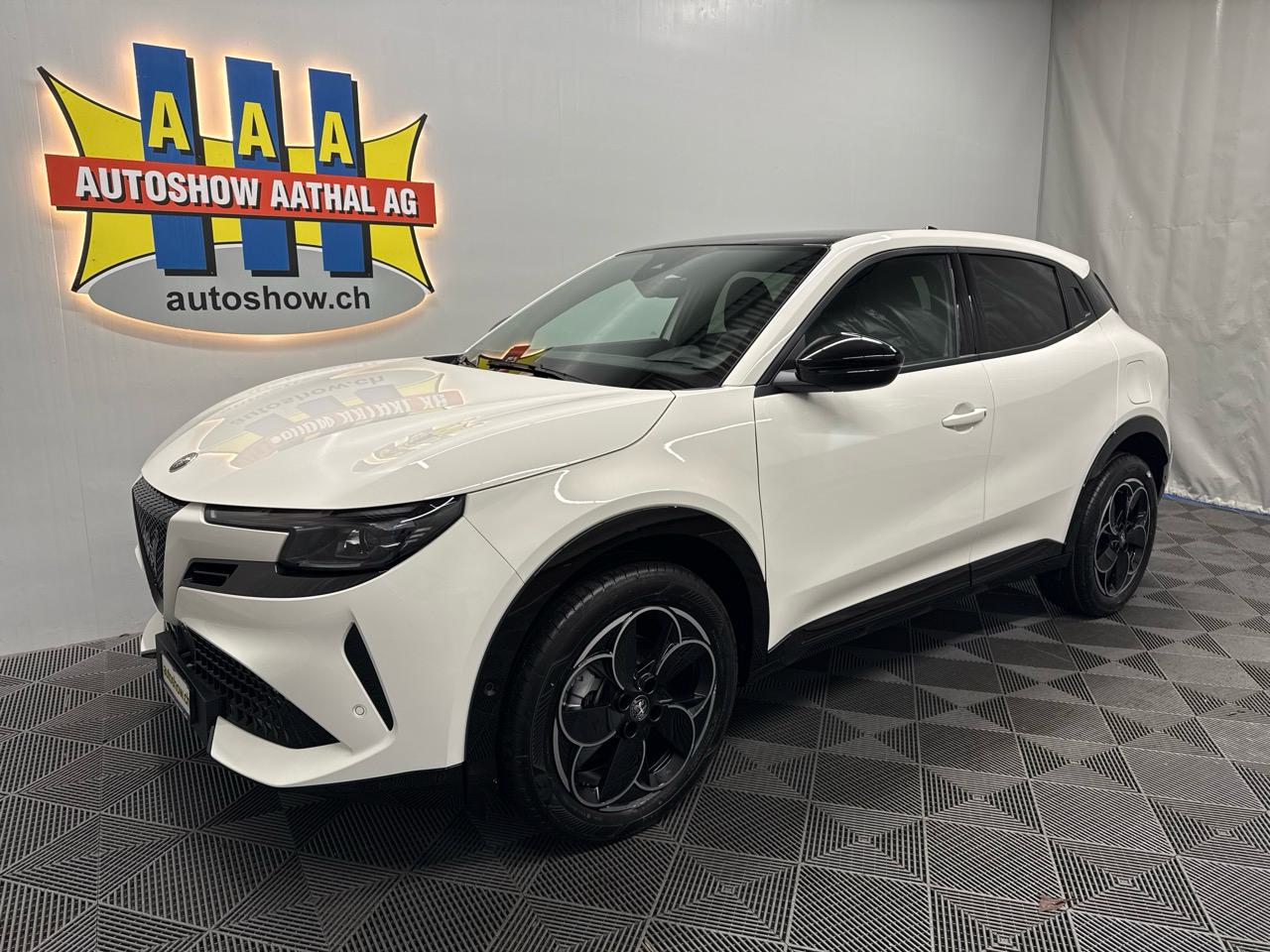 ALFA ROMEO Junior 1.2 48V Ibrida Q4 Pack Tech Sky - Autoshow Aathal AG bei Uster bietet günstige Occasionen und Neuwagen 3