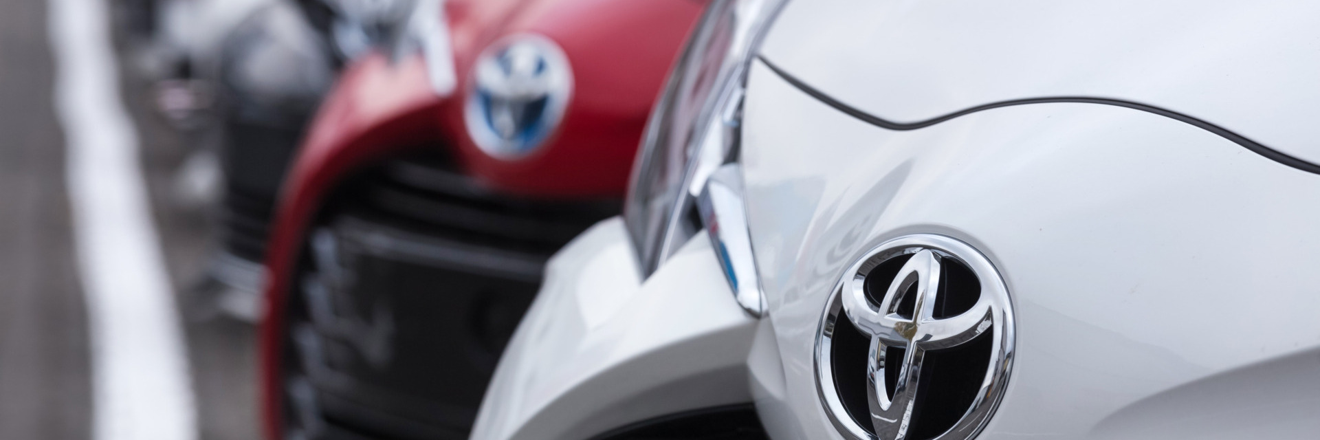 Toyota - Autoshow Aathal AG bei Uster bietet günstige Occasionen und Neuwagen