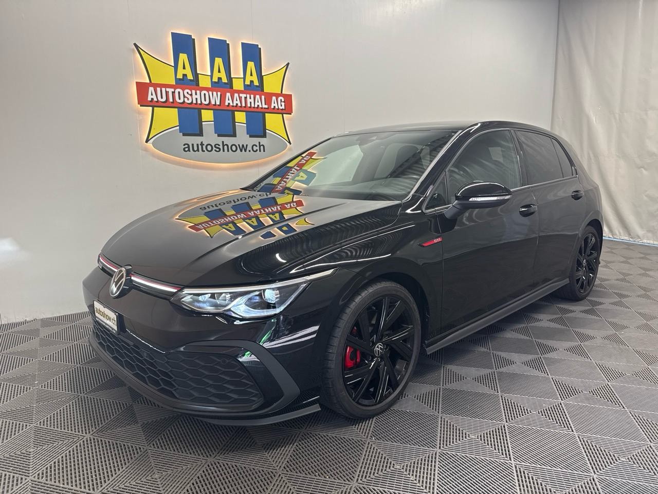 VW Golf 2.0 TSI GTI Black Style Edition - Autoshow Aathal AG bei Uster bietet günstige Occasionen und Neuwagen