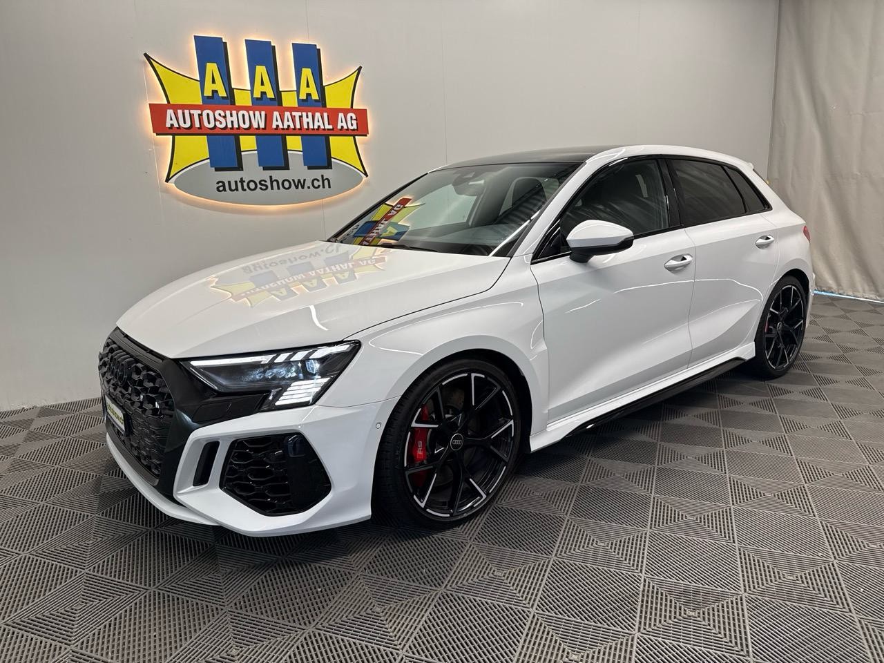 AUDI RS3 Sportback 2.5 TSI quattro S-tronic - Autoshow Aathal AG bei Uster bietet günstige Occasionen und Neuwagen 1
