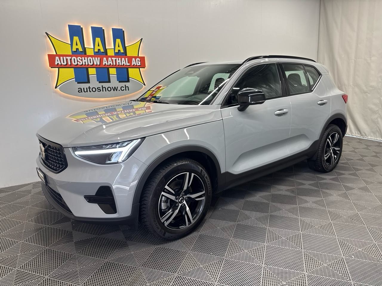 VOLVO XC40 B3 Benzin Mild Hybrid Plus Dark DCT - Autoshow Aathal AG bei Uster bietet günstige Occasionen und Neuwagen 2
