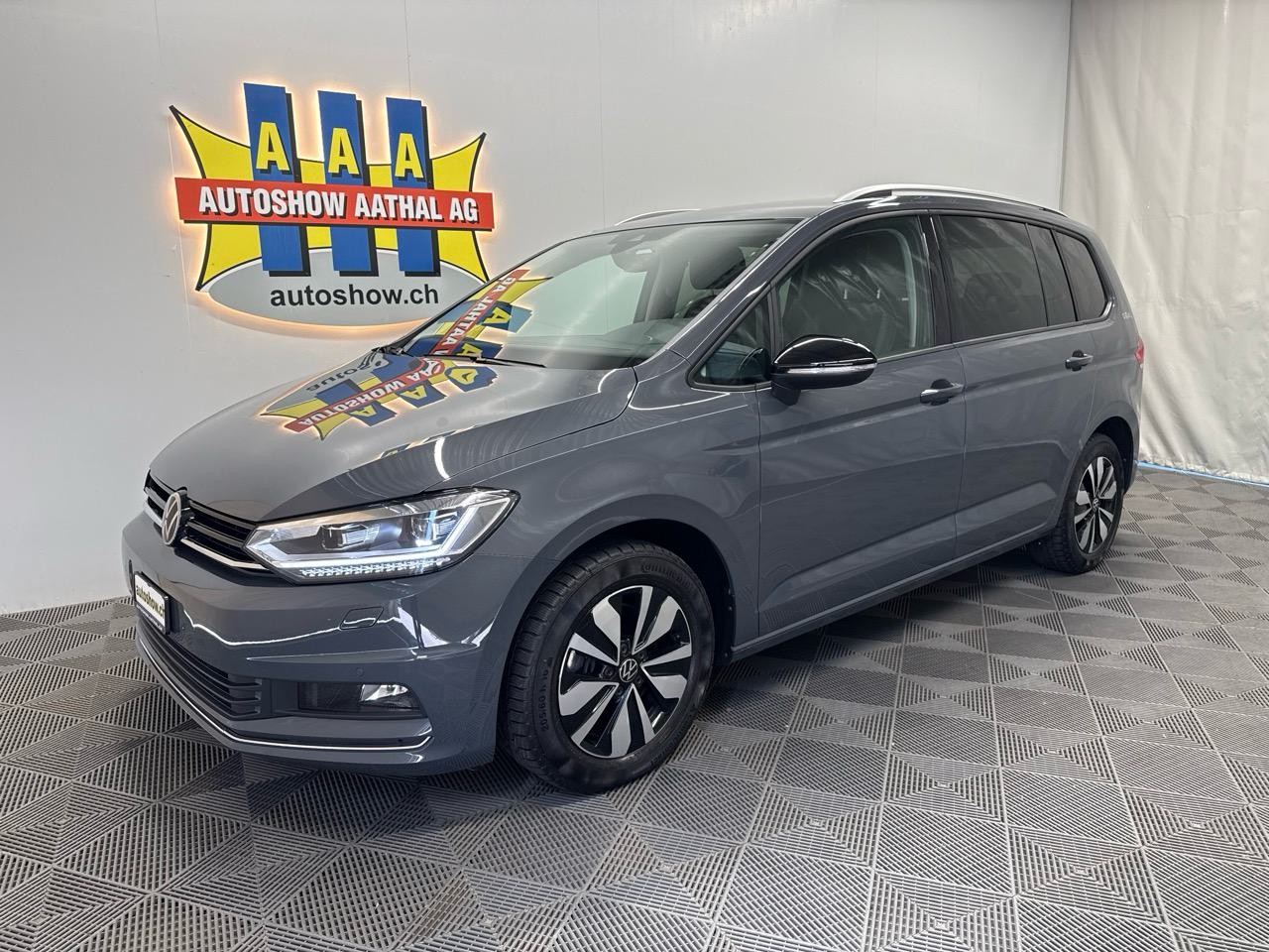 VW Touran 1.5 TSI EVO Goal 7-Sitze - Autoshow Aathal AG bei Uster bietet günstige Occasionen und Neuwagen 4