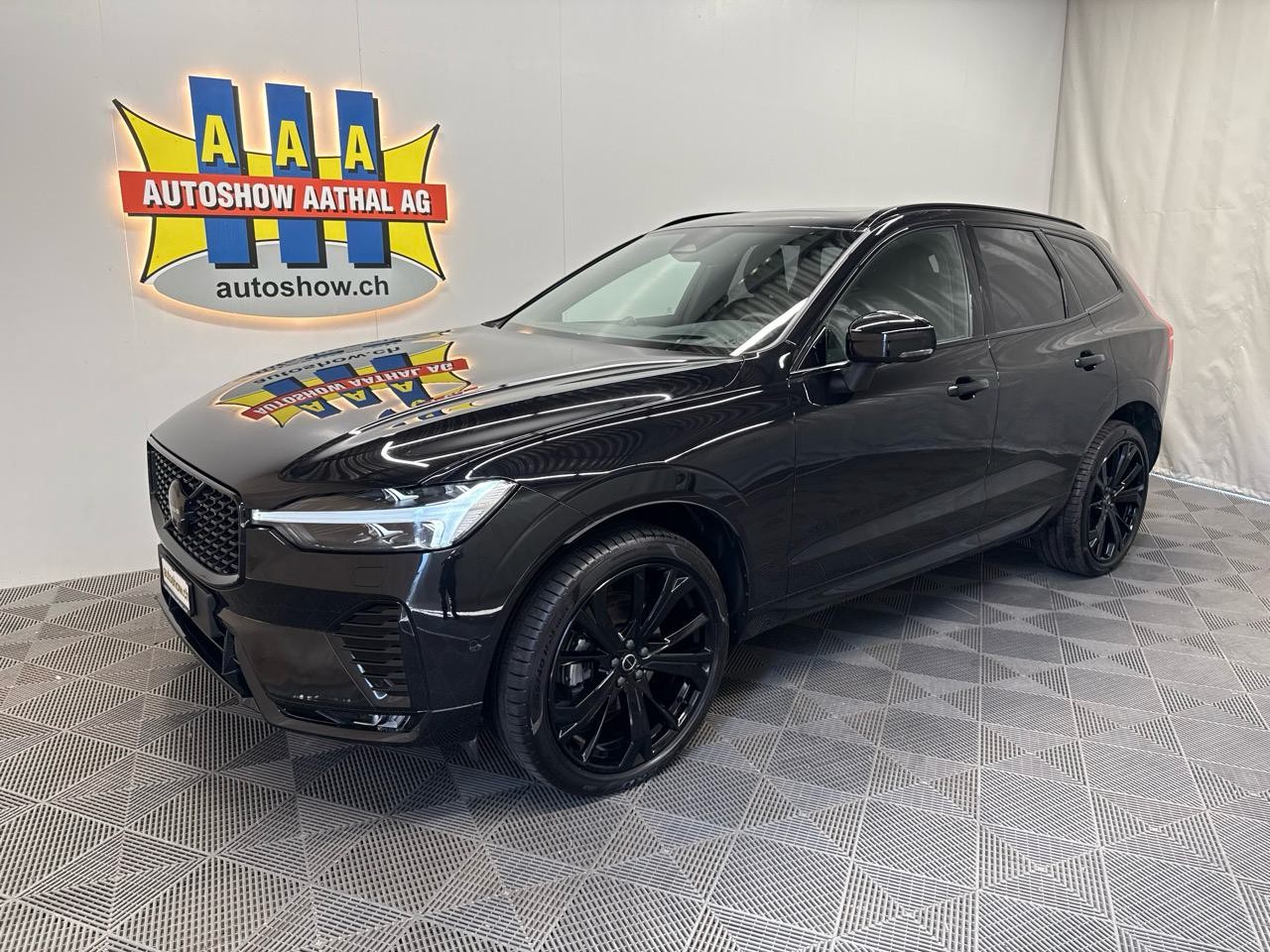 VOLVO XC60 B5 MHD AWD Black Edition Plus Geartronic - Autoshow Aathal AG bei Uster bietet günstige Occasionen und Neuwagen 4