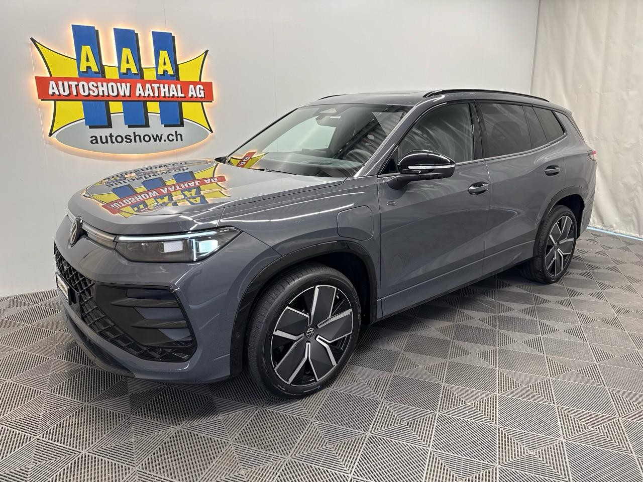 VW Tayron 1.5 TSI PHEV R-Line Black Style Limited Editon 272PS - Autoshow Aathal AG bei Uster bietet günstige Occasionen und Neuwagen 1