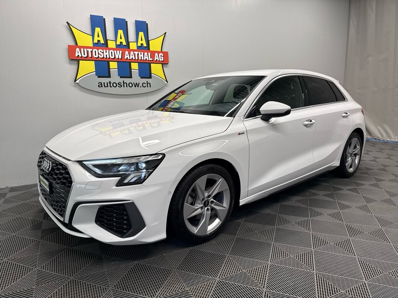 AUDI A3 Sportback 35 TFSI S line S-tronic - Autoshow Aathal AG bei Uster bietet günstige Occasionen und Neuwagen