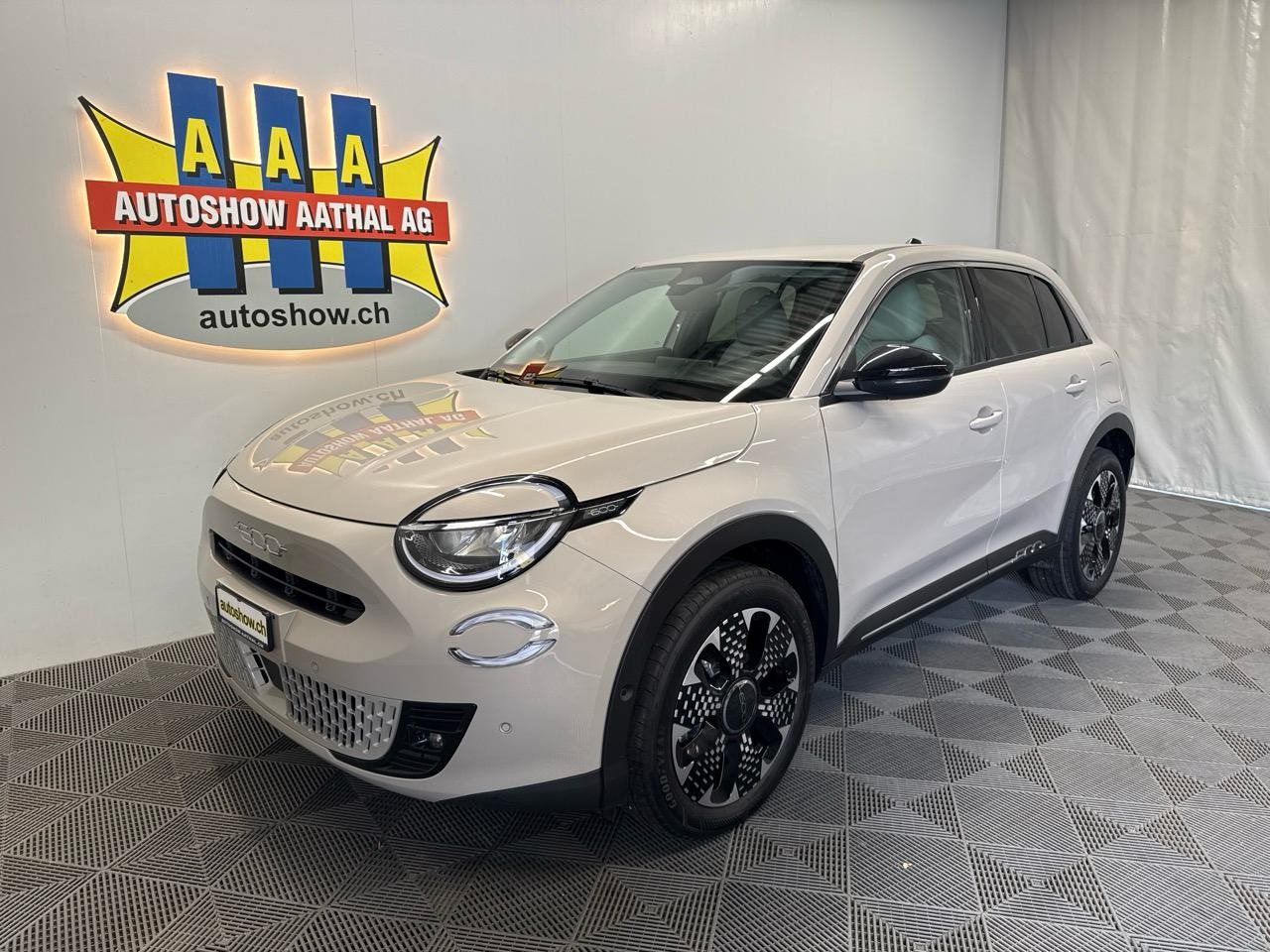 FIAT 600h MildHybrid La Prima - Autoshow Aathal AG bei Uster bietet günstige Occasionen und Neuwagen 3