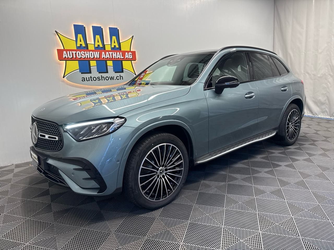 MERCEDES-BENZ GLC 300 de 4Matic AMG 9G-Tronic - Autoshow Aathal AG bei Uster bietet günstige Occasionen und Neuwagen