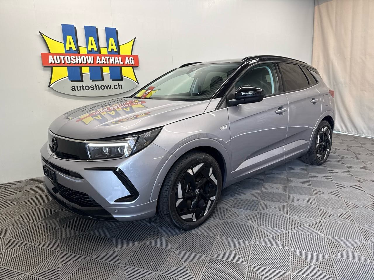 OPEL Grandland 1.6 Hybrid4 GS Line Automatik - Autoshow Aathal AG bei Uster bietet günstige Occasionen und Neuwagen 1