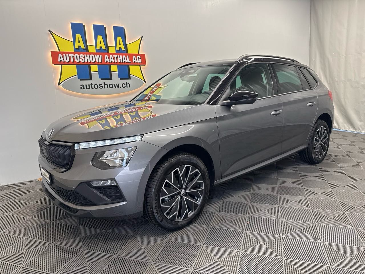 SKODA Kamiq 1.0 TSI Selection Black Pack - Autoshow Aathal AG bei Uster bietet günstige Occasionen und Neuwagen 1