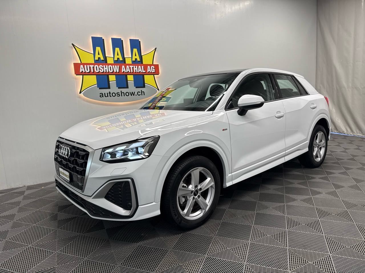AUDI Q2 35 TFSI S line S-tronic - Autoshow Aathal AG bei Uster bietet günstige Occasionen und Neuwagen 1