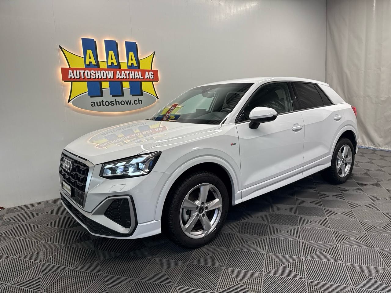 AUDI Q2 35 TFSI S line S-tronic - Autoshow Aathal AG bei Uster bietet günstige Occasionen und Neuwagen 3