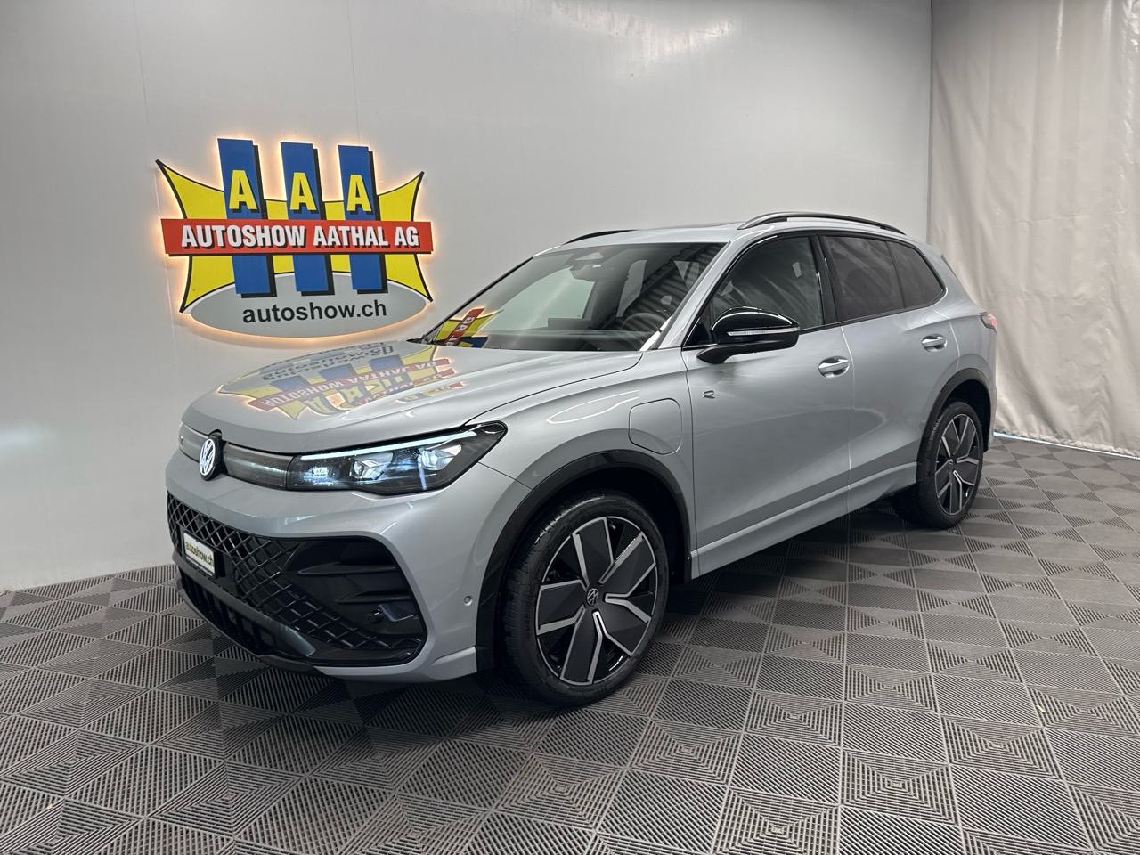 VW Tiguan 1.5 TSI PHEV R-Line Black Style - Autoshow Aathal AG bei Uster bietet günstige Occasionen und Neuwagen 1
